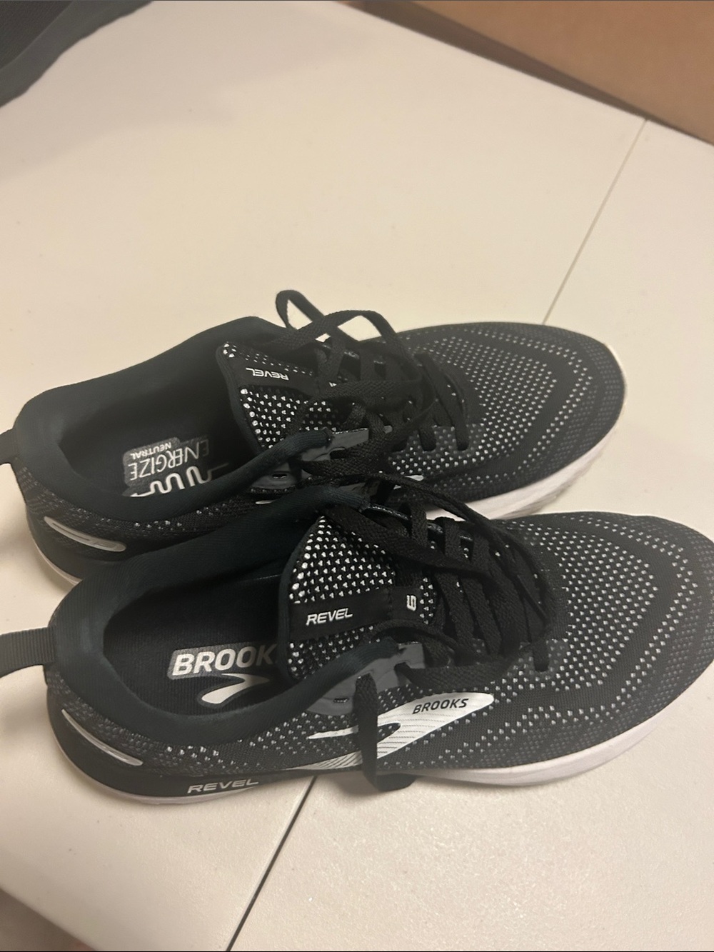 Brooks Revel Women’s Running Shoes - Black and White, 11